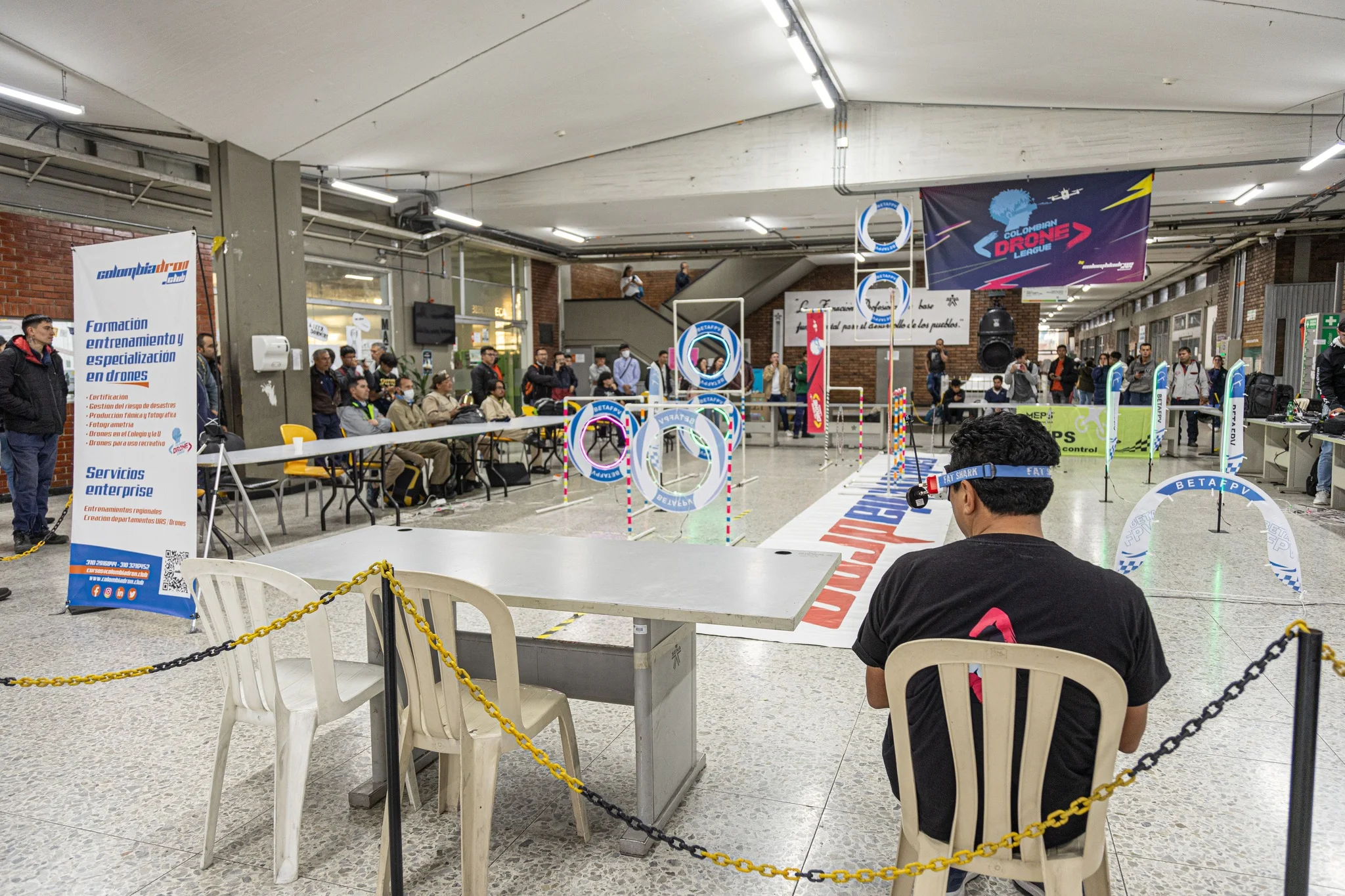 Carrera Drones Fpv Tinywhooop - SENA Bogotá 2024