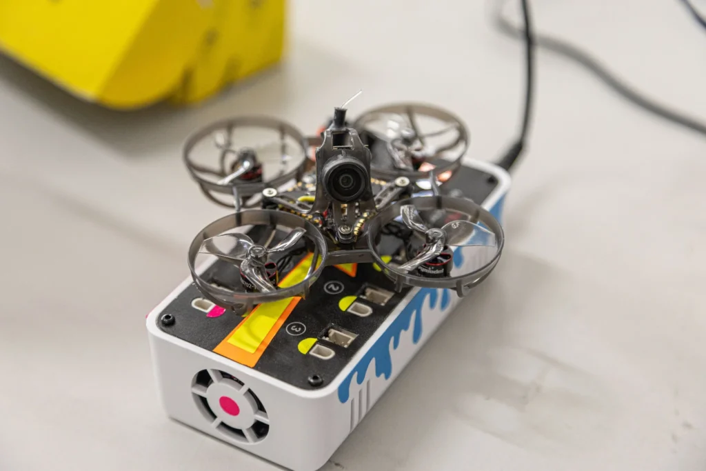 Carrera Drones Fpv Tinywhooop - SENA Bogotá 2024