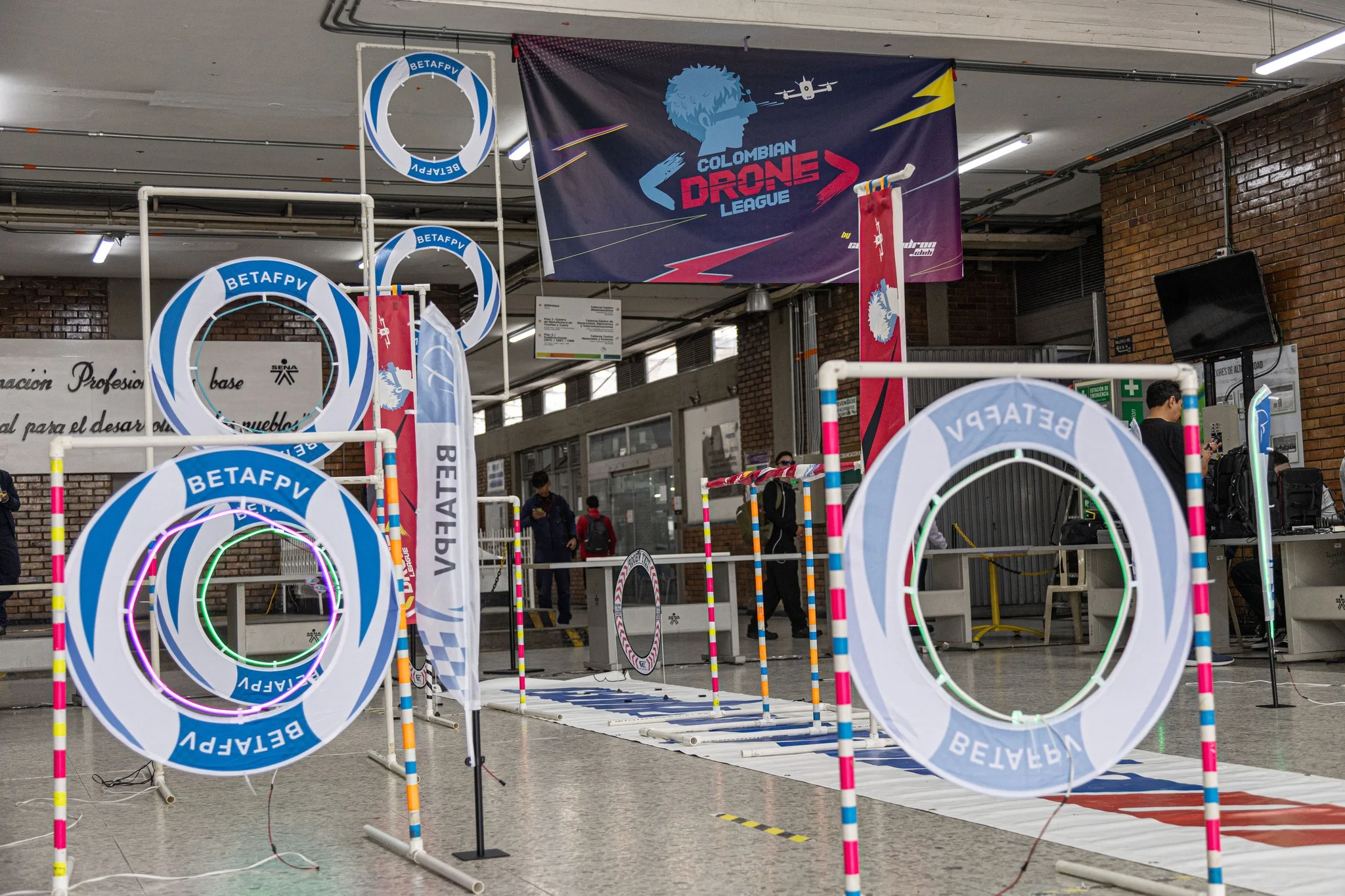 Carrera Drones Fpv Tinywhooop - SENA Bogotá 2024